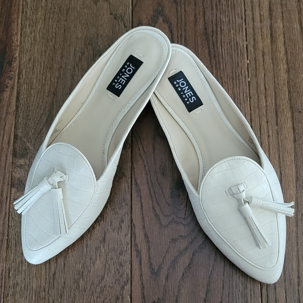 Brand new never worn Jones New York slides
